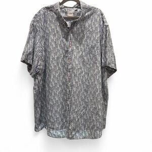 Men's Short-Sleeve Button Shirt in Blue & White